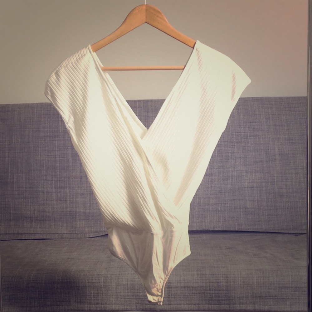 Body V neck front and back